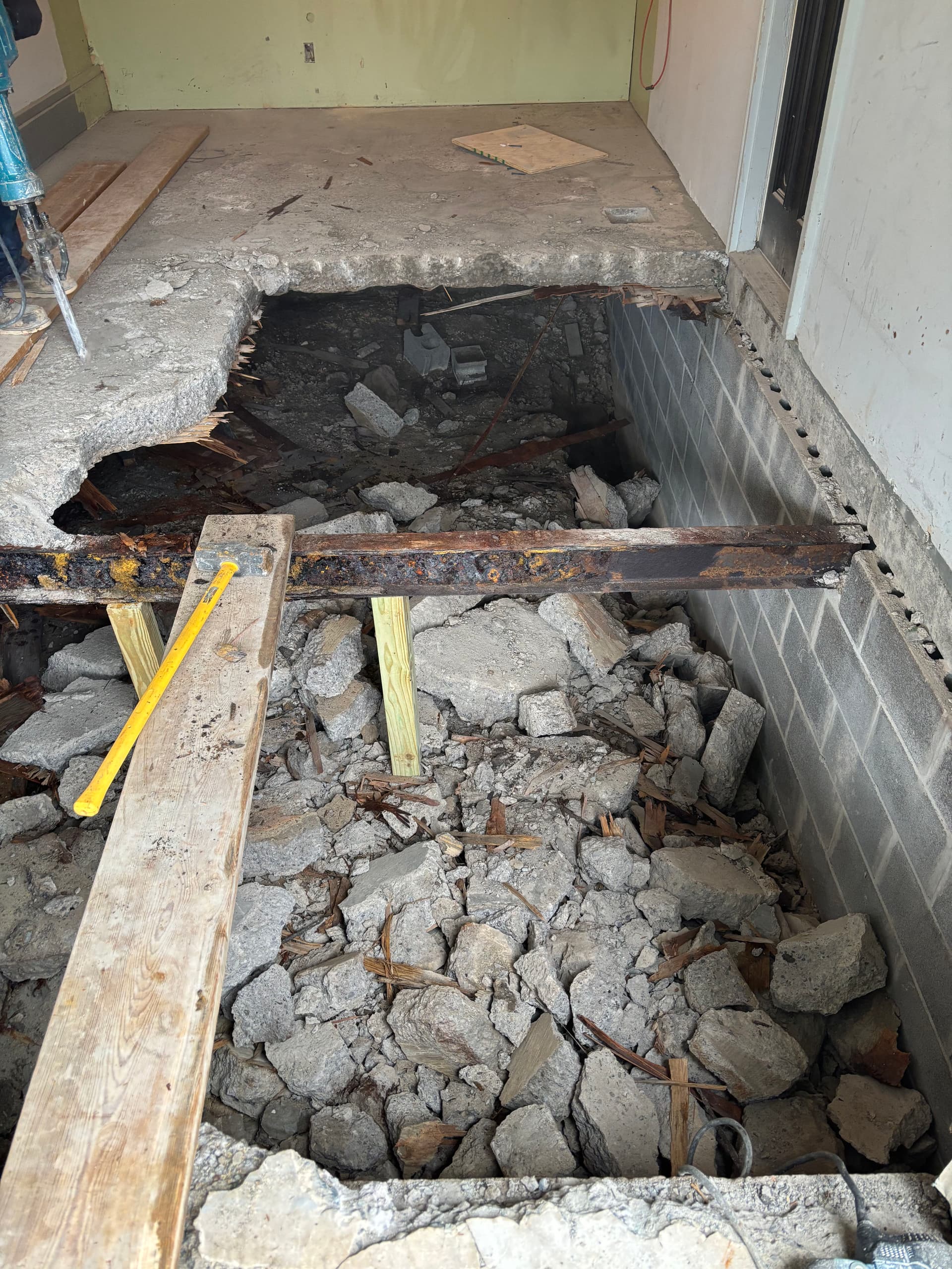 Gallery photos for Garage Floor Rescued with Expert Concrete Pouring: Image #2